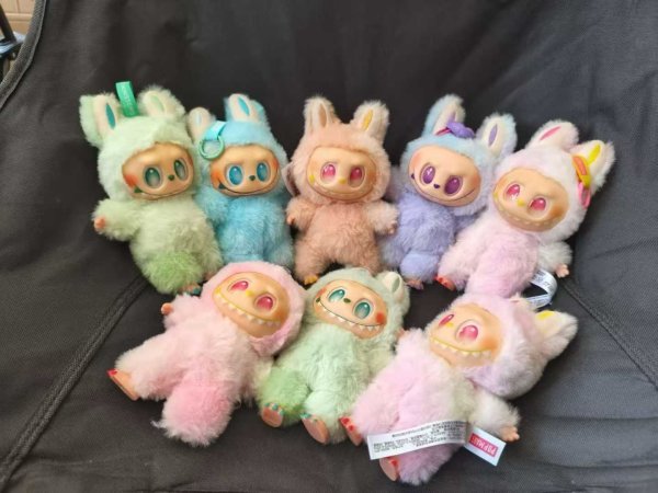 在线配资平台网址 “宝妈、白领买得多”，99元Labubu如何撬动千元娃衣消费？